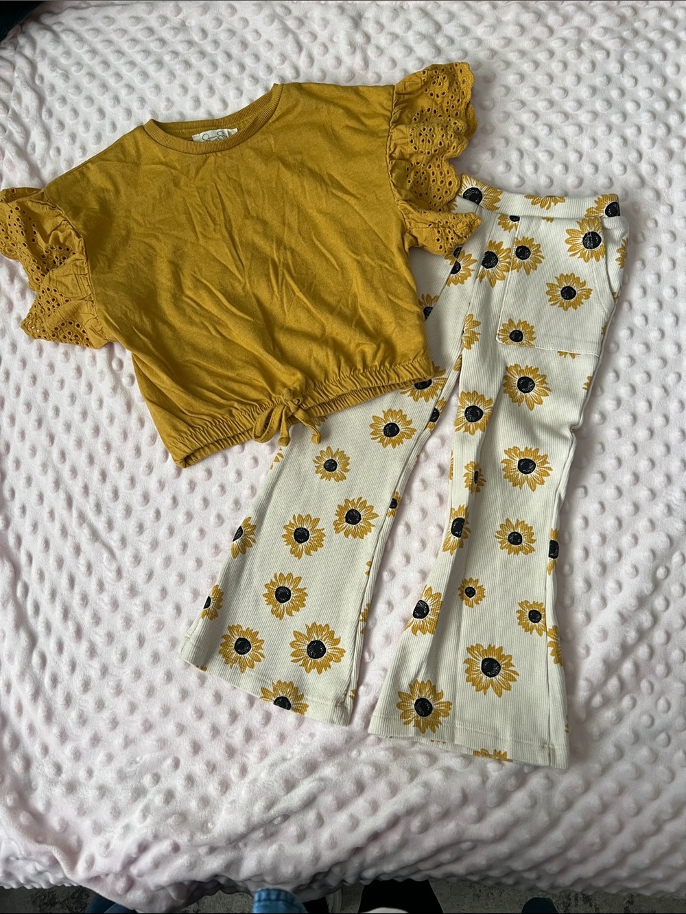 Jessica Simpson Mustard Top with Cream Sunflower Flare Leggings
